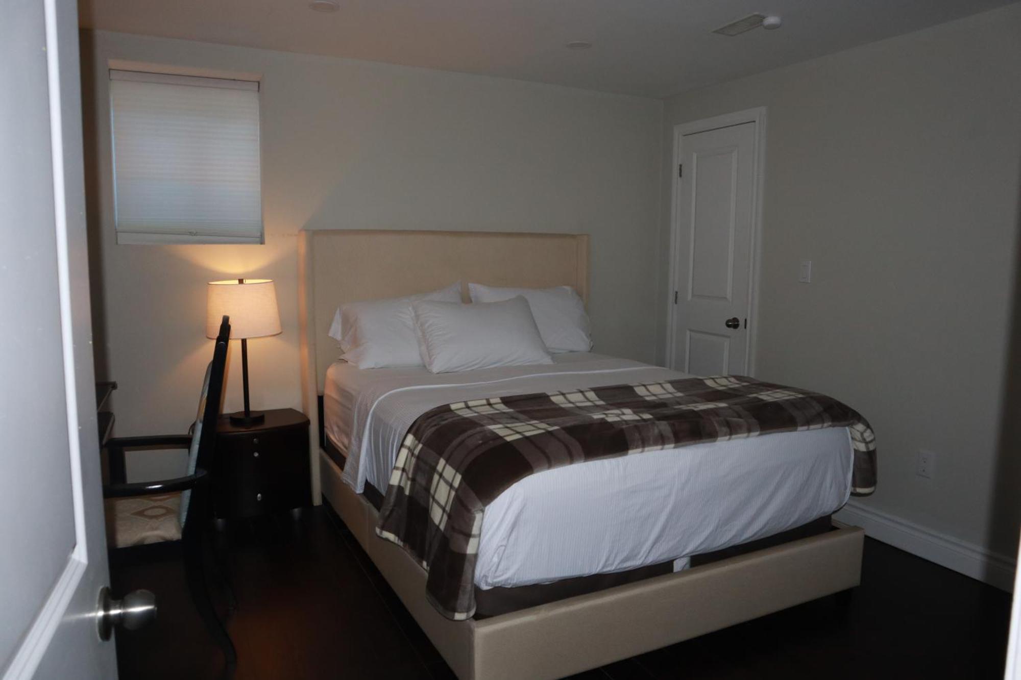 Stunning Furnished 2Bedroom/2Washroom Apartment برامبتون المظهر الخارجي الصورة