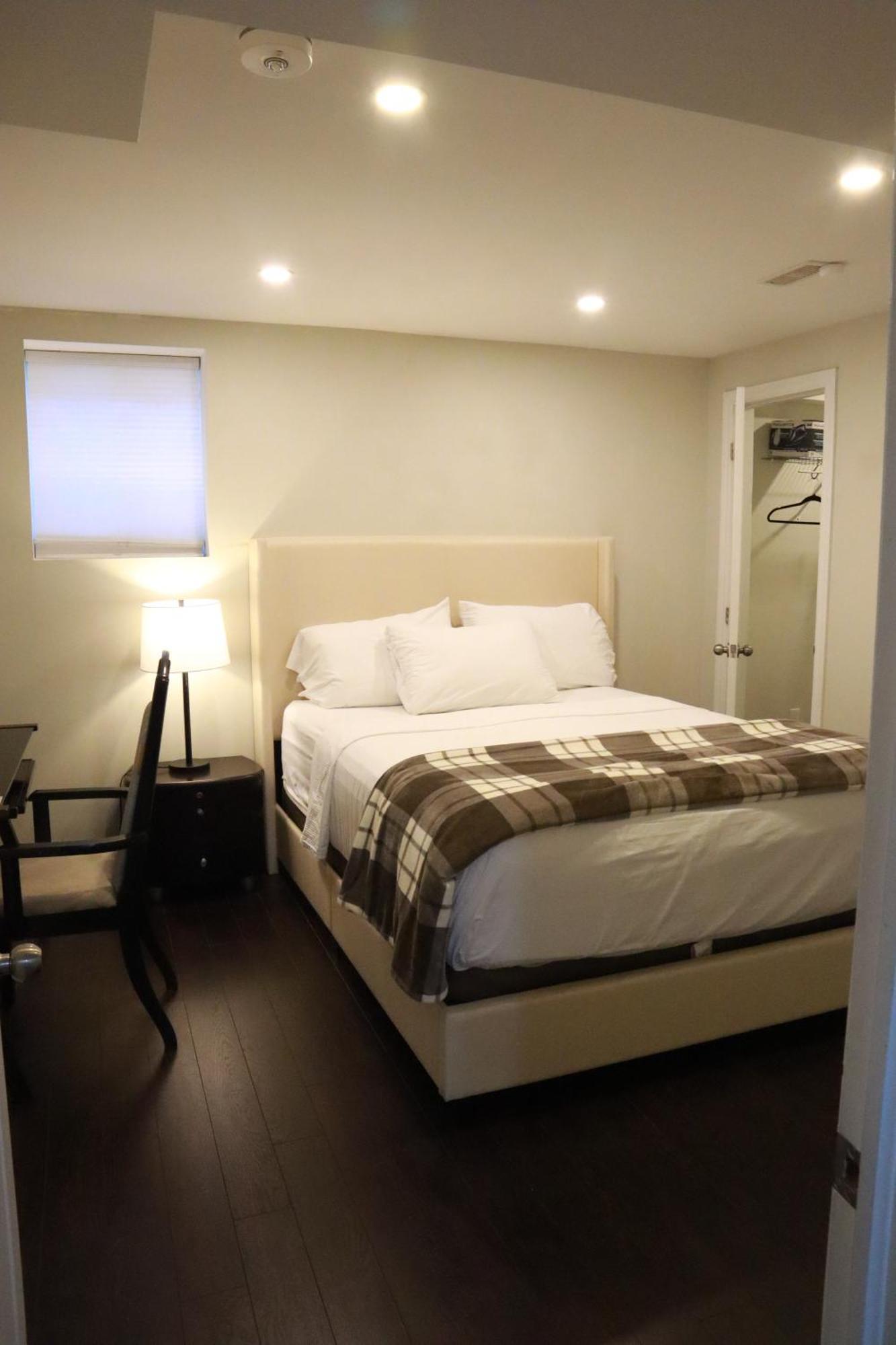 Stunning Furnished 2Bedroom/2Washroom Apartment برامبتون المظهر الخارجي الصورة