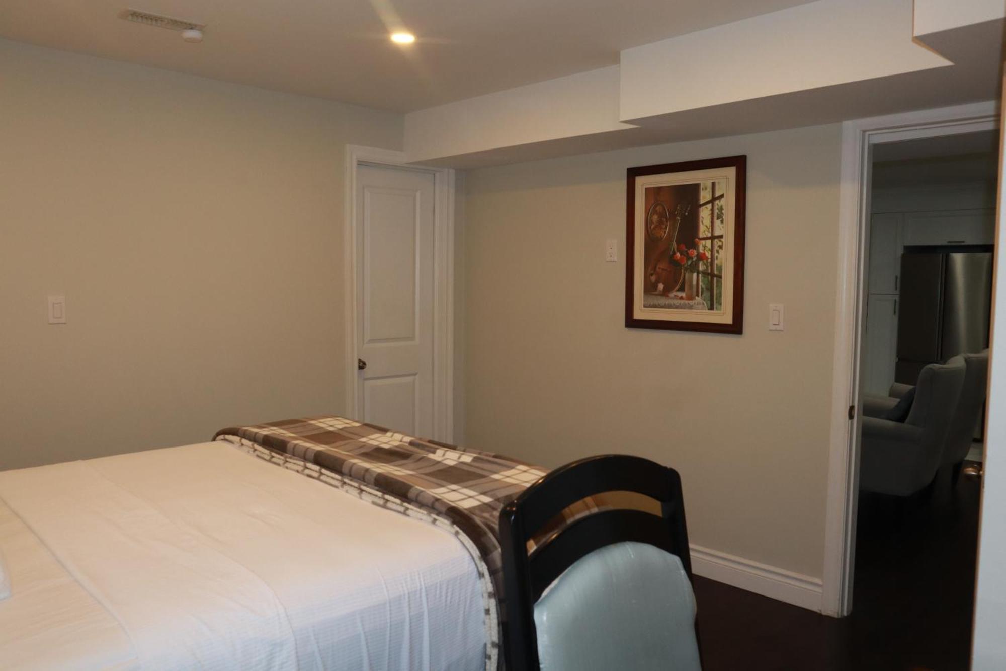 Stunning Furnished 2Bedroom/2Washroom Apartment برامبتون المظهر الخارجي الصورة