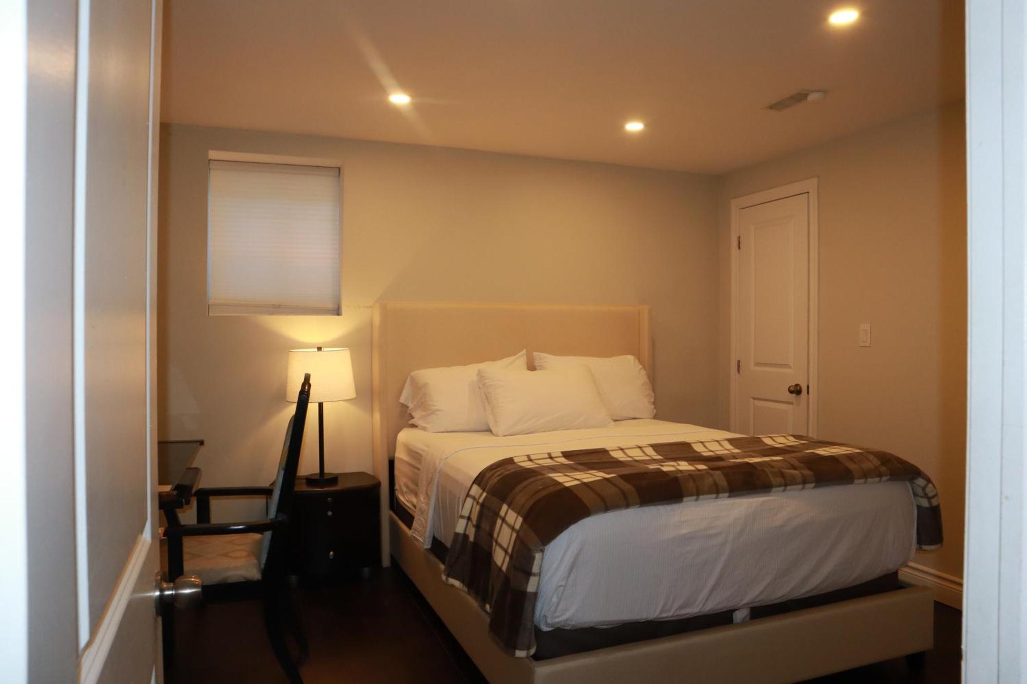 Stunning Furnished 2Bedroom/2Washroom Apartment برامبتون المظهر الخارجي الصورة