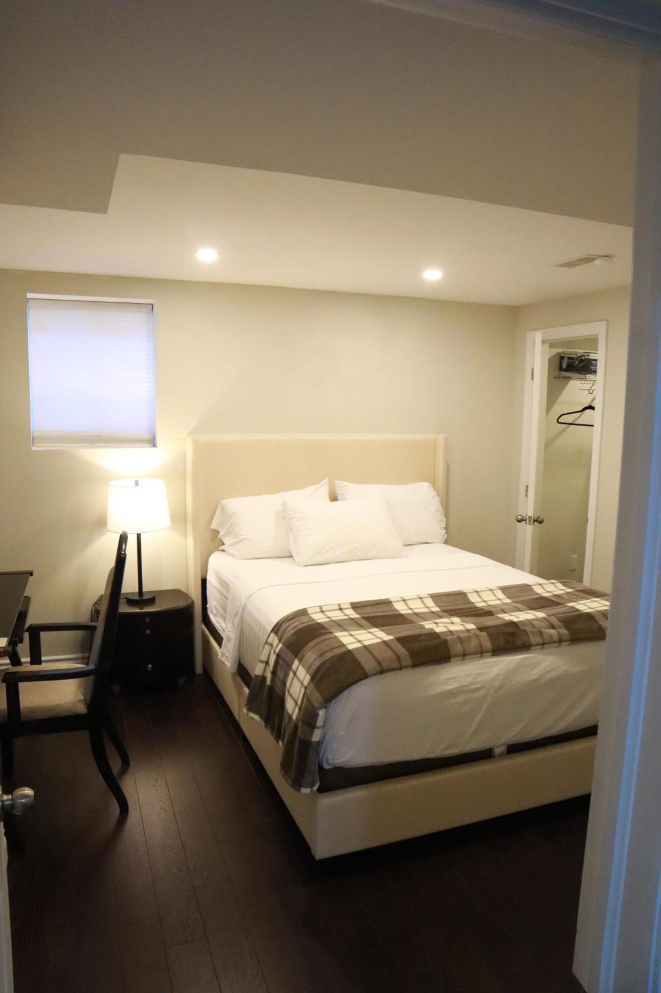 Stunning Furnished 2Bedroom/2Washroom Apartment برامبتون المظهر الخارجي الصورة