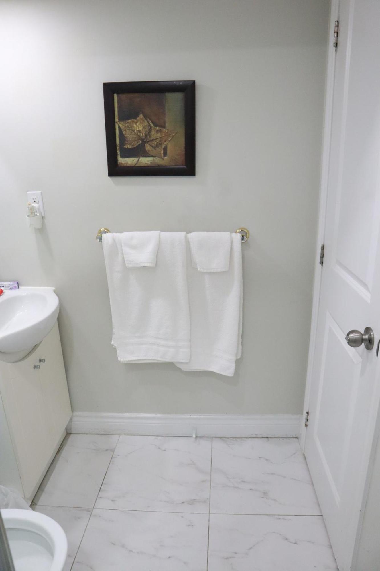 Stunning Furnished 2Bedroom/2Washroom Apartment برامبتون المظهر الخارجي الصورة