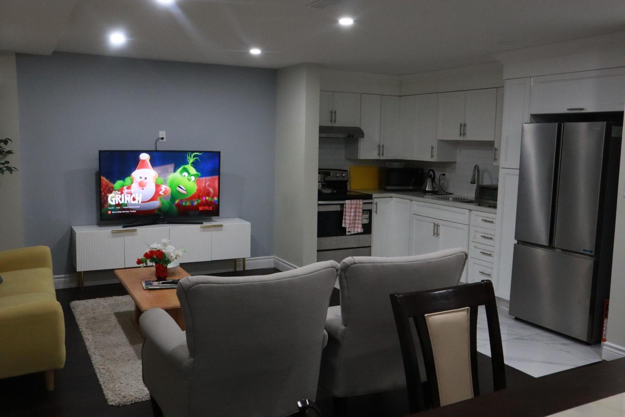 Stunning Furnished 2Bedroom/2Washroom Apartment برامبتون المظهر الخارجي الصورة