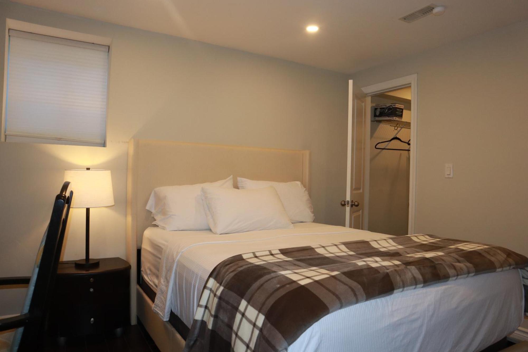 Stunning Furnished 2Bedroom/2Washroom Apartment برامبتون المظهر الخارجي الصورة