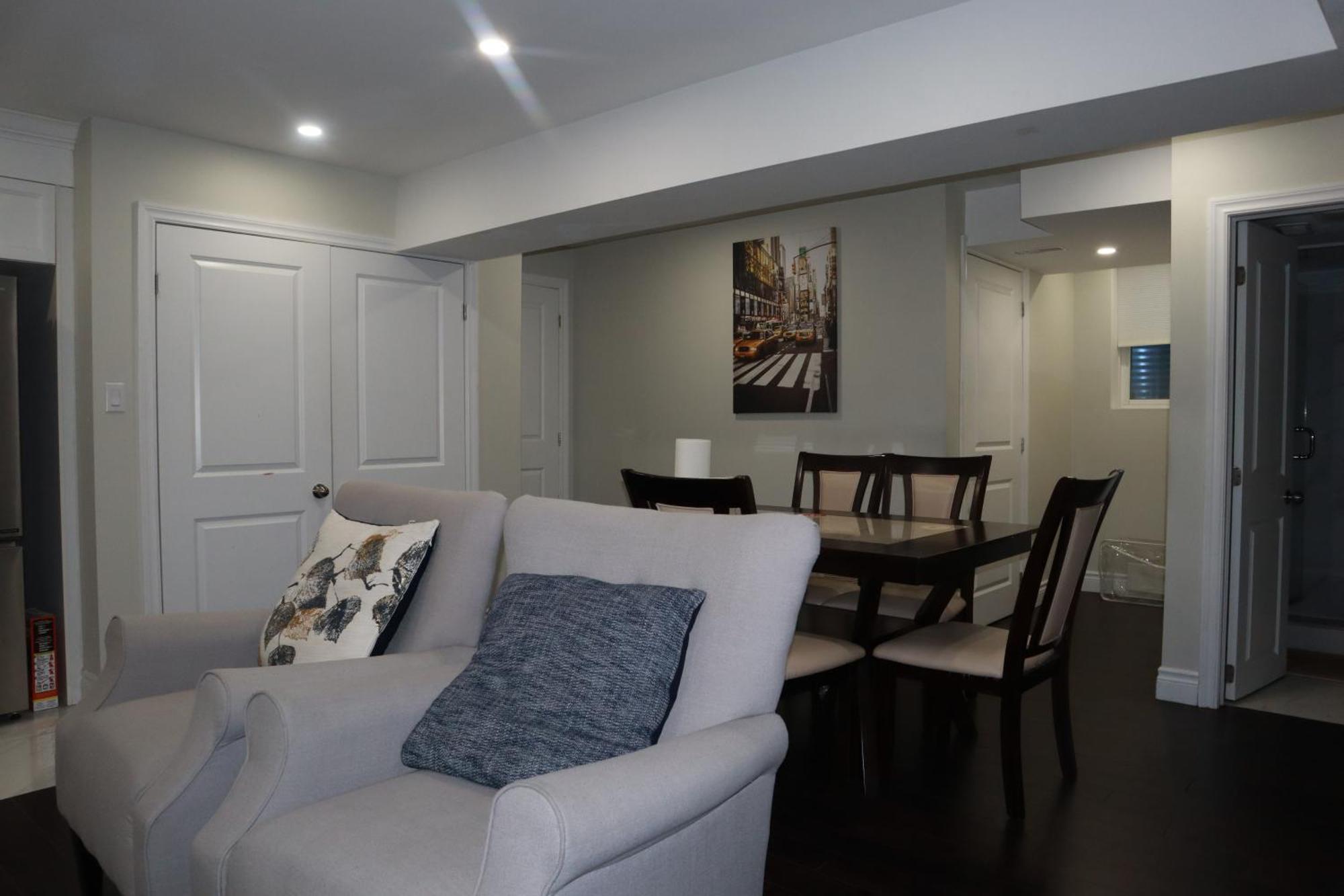 Stunning Furnished 2Bedroom/2Washroom Apartment برامبتون المظهر الخارجي الصورة
